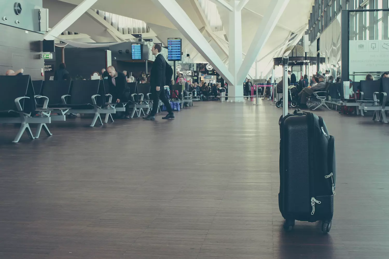 koffer kwijt of vertraging - koffer los op vliegveld